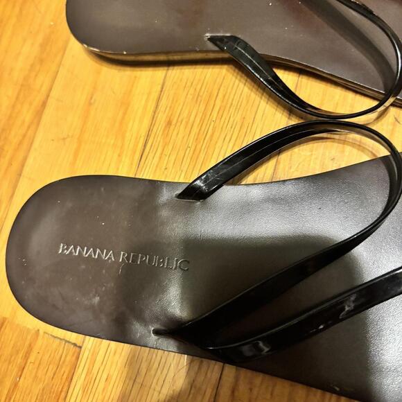 Black Banana Republic Flip Flops - Picture 2 of 2